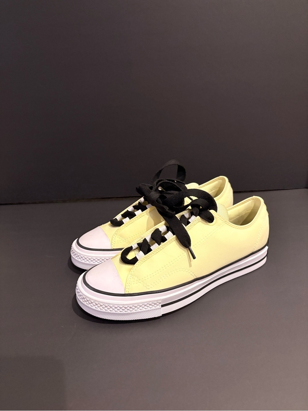 Menβs Low-Top Canvas Sneakers in Pale Yellow with Black Laces